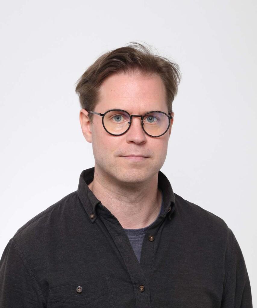 Tomi Jeskanen, Isännöitsijä.